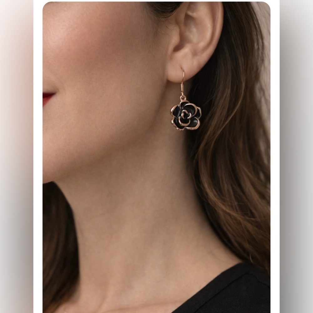 Black/gold tone rose earrings